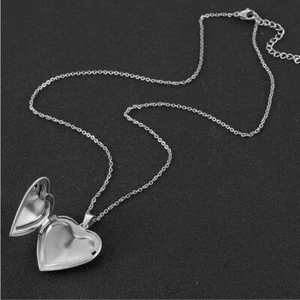 collana,ciondolo,Argento,acciaio,cuore,portafoto,medaglione, tue foto locket - Foto 1 di 5