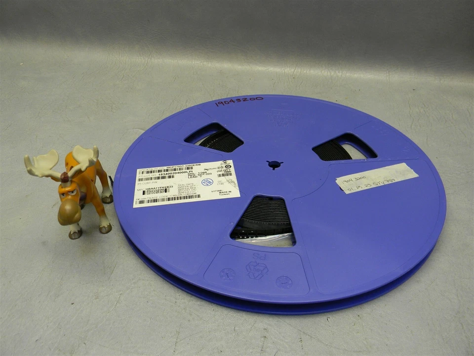 Microchip Technology MCP1703T-3302E/DB Linear Voltage Regulator Reel of 789 - Image 1 of 4