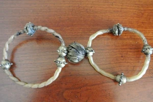 FALLING SKIES Movie TV Prop ALIEN HANDCUFFS Noah Wyle STEVEN SPIELBERG coa - Picture 1 of 1