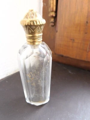 ancien flacon à sel en cristal et metal dorè XIX - Photo 1/4