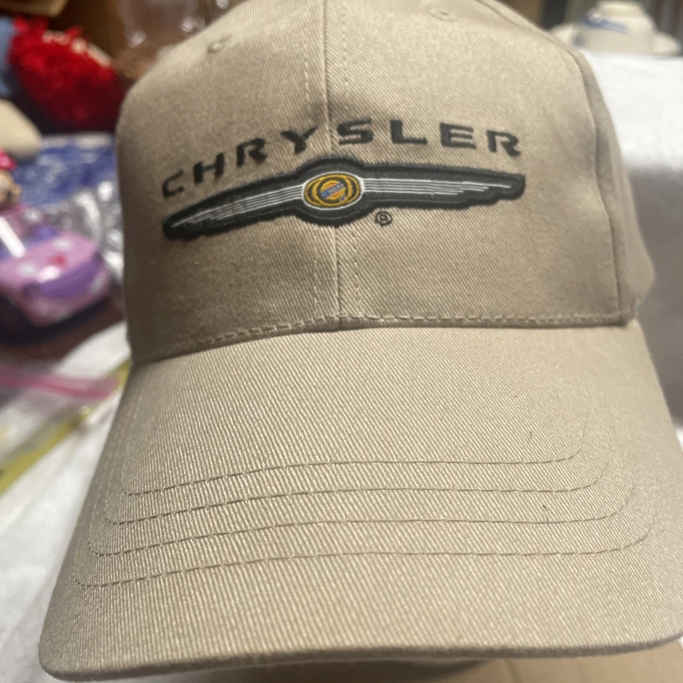 Sombrero Chrysler tostado correa de tela ajustable Foto 1 de 4