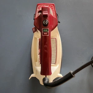 Vintage 1980’s Black & Decker Automatic Shut-Off Electronic Iron (S7F440) - Picture 1 of 3