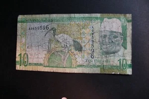 Gambia P-32 10 Dalasis Banknote Africa - Picture 1 of 3