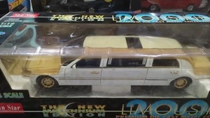 SunStar 2000 Lincoln Town Car Limo 1:18 Scale Diecast Model Party Limo White Top - Picture 1 of 2
