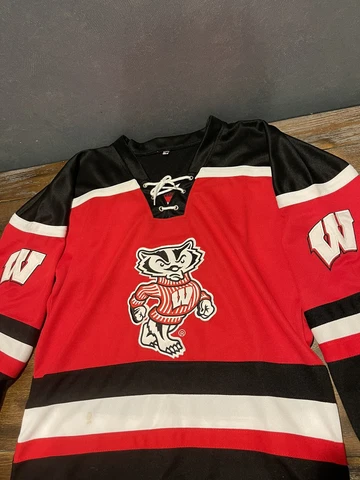 Wisconsin Badgers NCAA Hockey Jersey Stitched Logo Rare / Adult Medium Cover