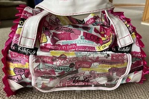 Barbie Tote Mini Borsone Rosa Ruffles Borsa Cinghie Trasportino Cucciolo Cerniera - Foto 1 di 11
