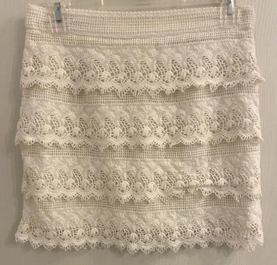 Minifalda forrada de encaje de ganchillo American Eagle Outfitters marfil para mujer talla 2” Foto 1 de 4