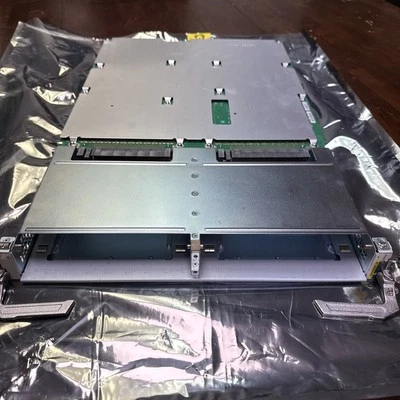 Tarjeta de línea modular Cisco A9K-MOD80-SE 80G Foto 1 de 4