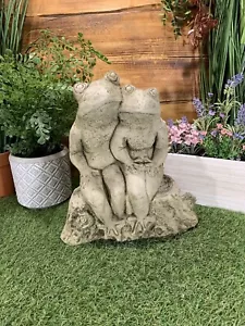 STONE GARDEN PAIR OF FROGS FROG TOAD ON LOG STATUE ORNAMENT - Picture 1 of 8