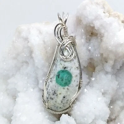 K2 Malaquita, envuelto en alambre, collar, plata de ley, blanco, verde, negro, #1914 Foto 1 de 4