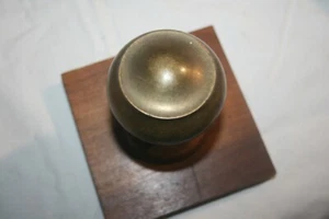 Muestra de vendedor montada Russwin de colección tirón de latón redondo acanalada - Imagen 1 de 4