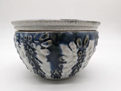 Vaso guardián campana de mantequilla de cerámica de estudio azul blanco patrón de flores esmalte de sal Foto 1 de 4