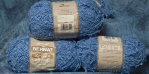 4+ neue Knäuel Bernat Soft Boucle’ Retired schönes blaues Garn - Bild 1 von 5