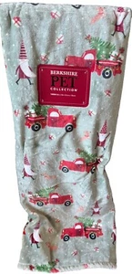 OVERSIZED CHRISTMAS HOLIDAY GREEN THROW BLANKET W/SANTA, DOGS, TRUCKS, TREES NEW - Picture 1 of 9