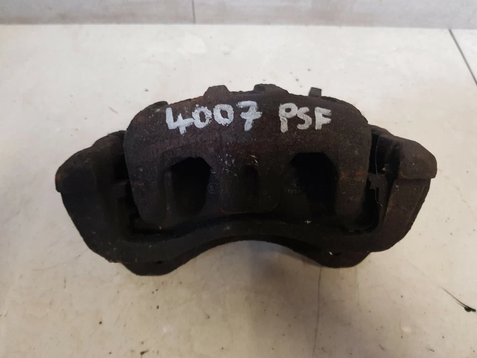 PEUGEOT 4007 PINÇA DE FREIO E TRANSPORTADORA PASSAGEIRO PERTO LATERAL DIANTEIRO USADO 2007-2012 - Imagem 1 de 4