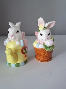 Pair of Vintage 1996 Jay Imports Spring Easter Bunny Salt & Pepper Shakers 4" - Picture 1 of 8