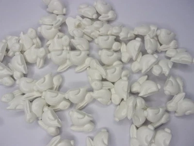 50 x Sitting Rabbit Bunny Novelty Baby Buttons White 15 x 18mm N50 - Image 1 of 2