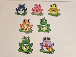 Menge 7 Niederländische Bros YOU Be YOU Frosch SEPTEMBER 2024 AUFKLEBER - Bild 1 von 13