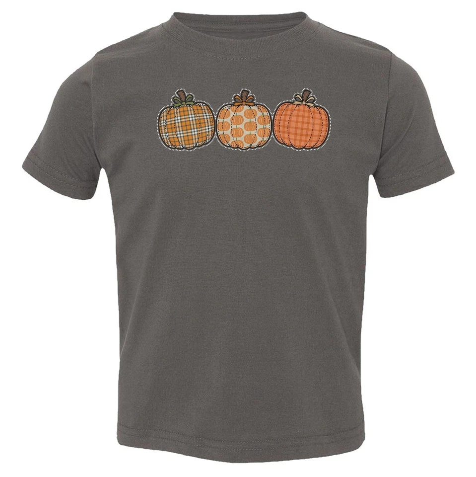 Diseño de trío de calabaza de Acción de Gracias - Camiseta estilo cuadros otoño niño pequeño Foto 1 de 1