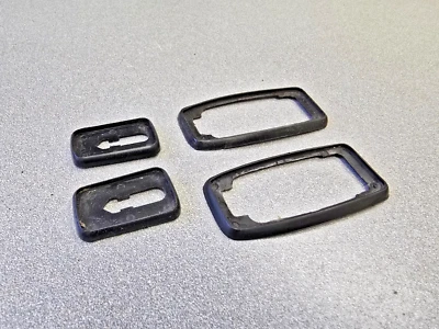 JUEGO DE 4 ALMOHADILLAS DE ESCRITORIO BASE MANIJA PUERTA PORSCHE 924 924S 944 ORIGINALES USADAS Foto 1 de 4