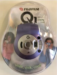 Fujifilm Q1 Simply Cool Camera NEW - Picture 1 of 2