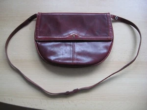 Antike italienische dunkelrote Leder Damen Schulter-Tasche mit Deckel von Assima - Bild 1 von 8