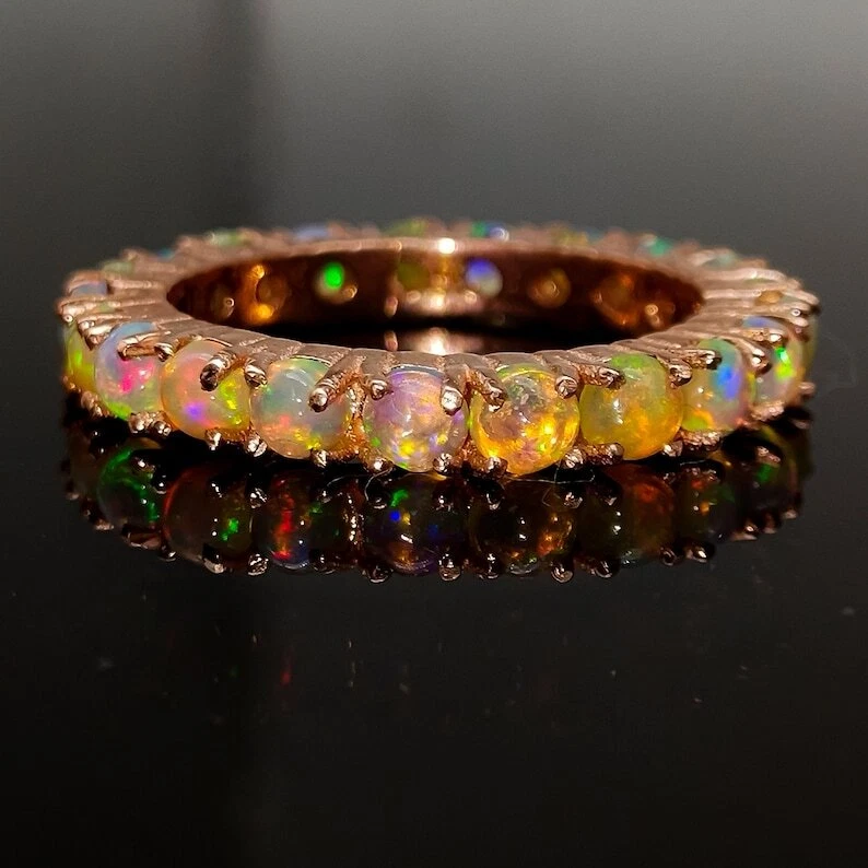 Anillo de eternidad de ópalo de fuego de 2,00-4,99 quilates enchapado en oro rosa de ley 925 Foto 1 de 4