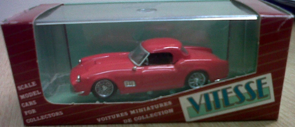 BELLISSIMA FERRARI 250 GT CALIFORNIA 1960 RED H.T. VITESSE 142 SCALA 1:43 MB - Immagine 1 di 1