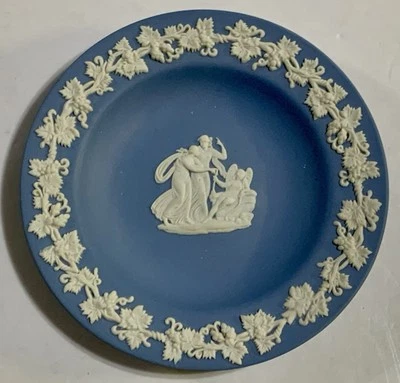 Wedgwood Birks White On Pale Blue Decorative Artistic Round Tray Plate England Foto 1 de 4