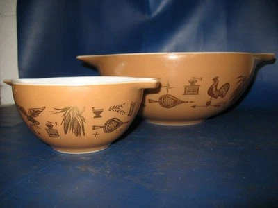 Prato vintage Pyrex Cinderela marrom início americano 441 444 - Imagem 1 de 4