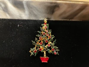 DE COLECCIÓN Broche/Pin Árbol de Navidad Tono Dorado con Joyas Verdes y "Bayas" Rojas IMPRESIONANTE - Imagen 1 de 2