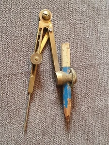 Vintage Patent HELIX Lock Brass Compass / '"HELIX-LOCK" PAT NO 448202 / - Picture 1 of 8