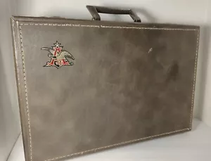 Maletín vintage de cuero Anheuser-Busch techo rígido para empleados Budweiser - Imagen 1 de 9