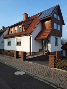 Zweifamilienhaus mit Garten und Balkon in guter Lage - Bild 1 von 24