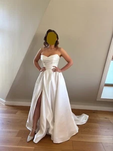 wedding dress size 10-12 ivory with a slit on the leg and long train royal satin - Picture 1 of 13