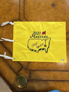 HIDEKI MATSUYAMA AND SHOTA HAYAFUJI SIGNED AUTO 2022 MASTERS GOLF FLAG BAS COA - Picture 1 of 3