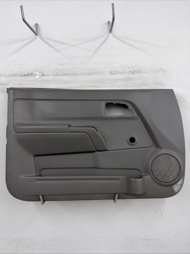 Panel de puerta manual delantero para conductor Chevy Colorado GMC Canyon 2004-2012 OEM gris Foto 1 de 4