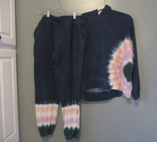 WILDFOX SUDADERA CON CAPUCHA Y PANTALÓN, AZUL MARINO CON RÁFAGAS DE COLOR, MUJER TALLA XL Foto 1 de 4