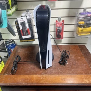 Sony PlayStation 5 Disc Edition 825GB solo console domestica senza controller - Foto 1 di 5