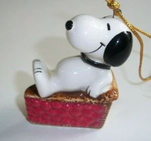 Vintage Peanuts Snoopy Ceramic Ornament UFS Snoopy On Cherry Pie - Picture 1 of 5