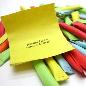 100 Sicherheitslose Tombolalose Nieten Tombola bunt - Bild 1 von 1