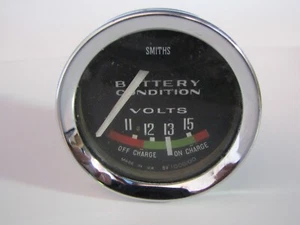 VINTAGE SMITHS BATTERY CONDITION/VOLTS METER GAUGE - Picture 1 of 4