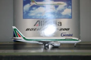 Gemini Jets 1:400 Alitalia Boeing 777-200 I-DISA (GJAZA351) Model Plane - Picture 1 of 7