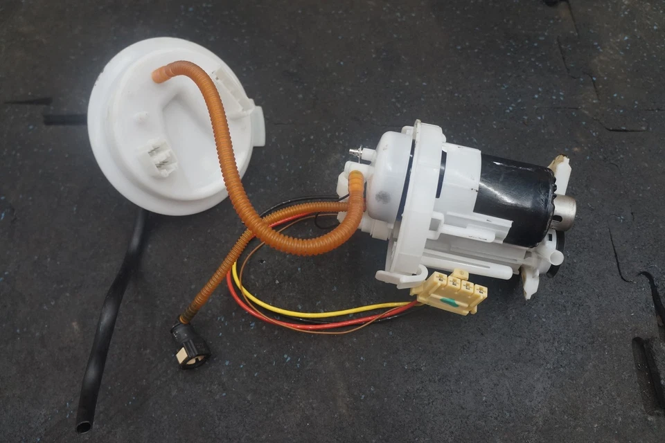 Conjunto de bomba de combustible emisor gasolina 3,0 l 4M0919087F OEM Audi Q7 2018 Q8 Foto 1 de 3