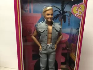 Barbie The Movie Vestito Denim Ken Ryan Gosling Bambola Barbie Firma NUOVO 2023 - Foto 1 di 8