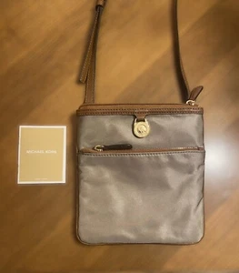 Michael Kors Kempton Large Pocket Crossbody Bag - Picture 1 of 10