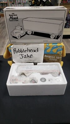 NIB 1994 1960 MACK B-61 TRACTOR TRAILER TNT OVERLAND EXPRESS 1/34 METAL REPLICA - Image 1 of 4