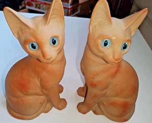 Japan Blue Eyed Set of 2 Siamese Cat Figurines - Picture 1 of 6