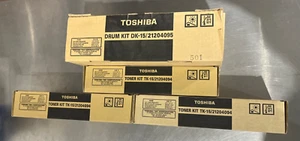 Kit de batería Toshiba TK-15 (3) y DK-15 (1) genuino OEM NUEVO EN CAJA envío y devolución gratuitos - Imagen 1 de 3