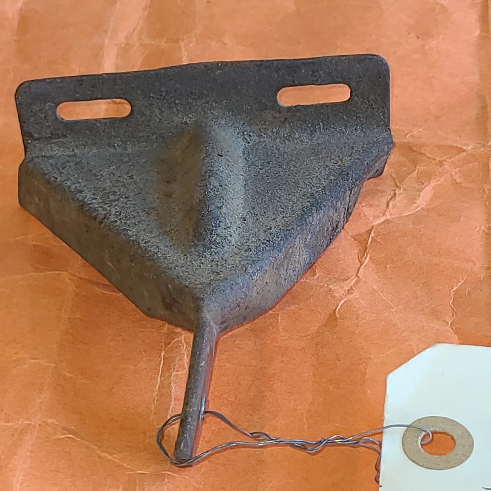 Oldsmobile 442 Cutlass 1966-1967 soporte de mástil de antena de alimentación un maletero original Foto 1 de 4